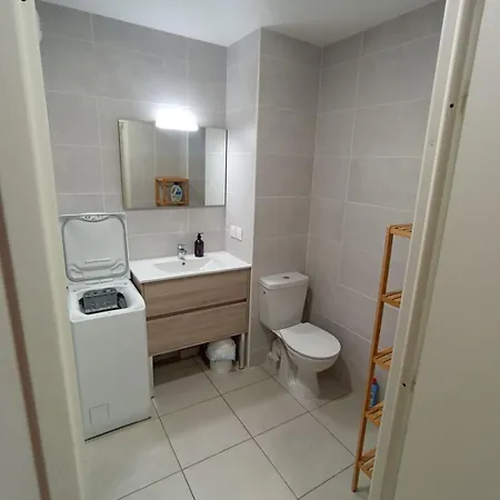 Apartament Avec Parking Prive, Piscine 300m *