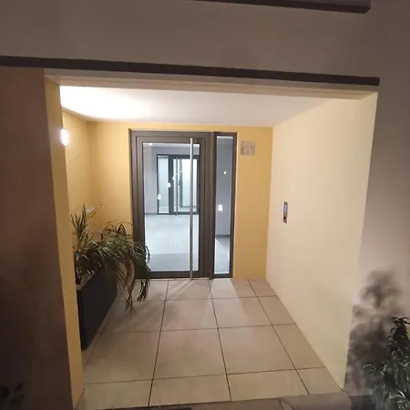 Avec Parking Prive, Piscine 300m